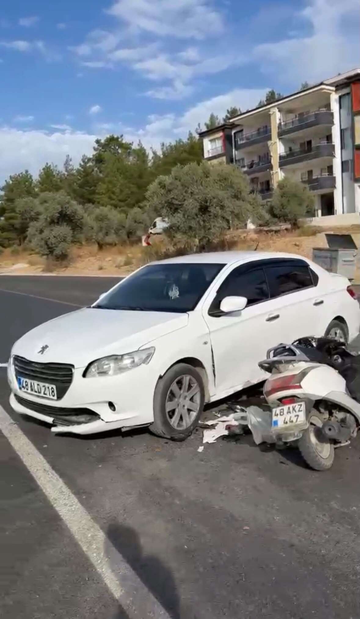 Muğla'da Otomobil ile Motosiklet Çarpıştı 1